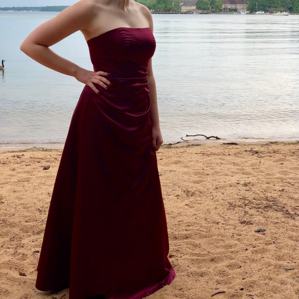 David’s Bridal Burgundy Prom Dress